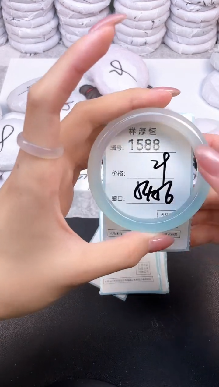 玛瑙/玉髓手镯未镶嵌1588