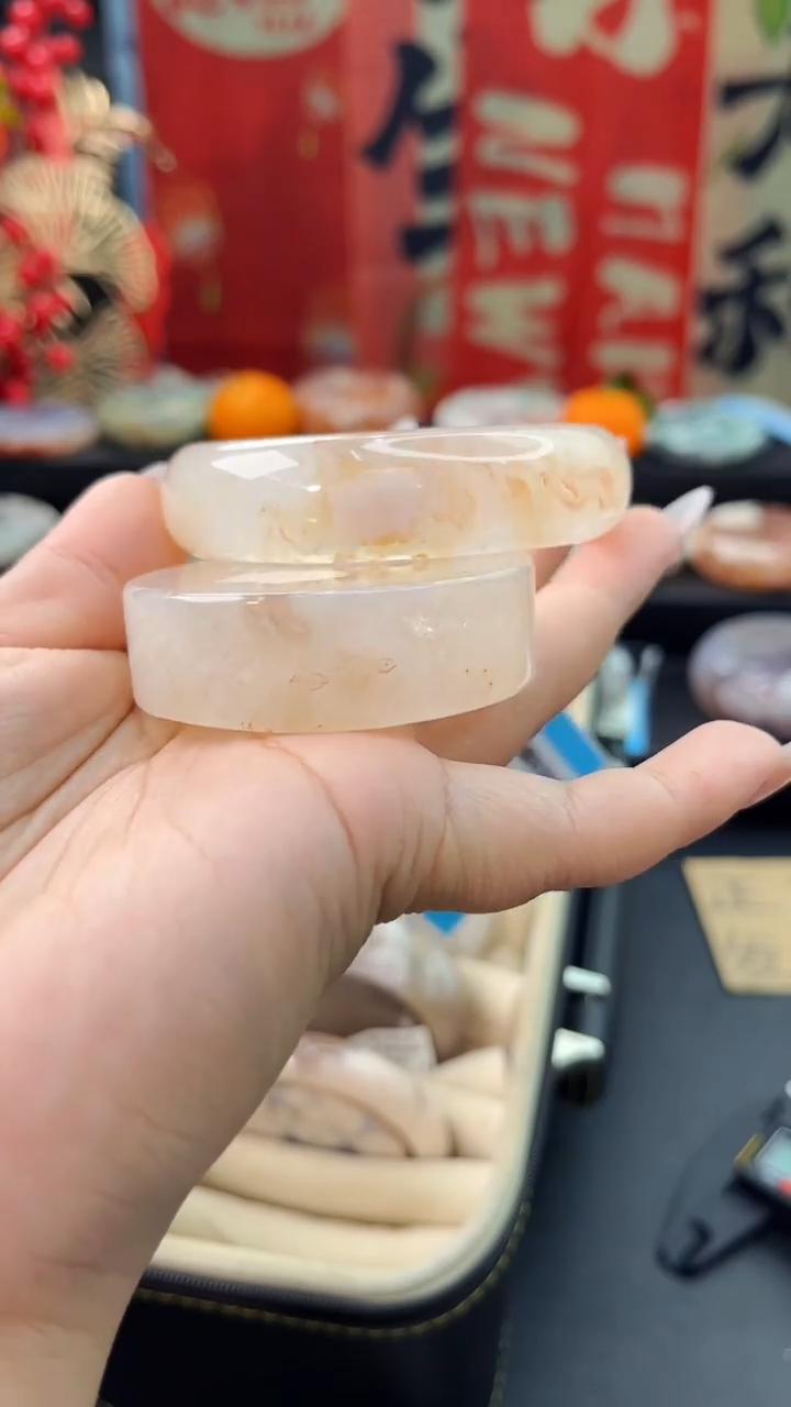 【闪购商品】石英质玉手镯未镶嵌赠送镯心（55圈口