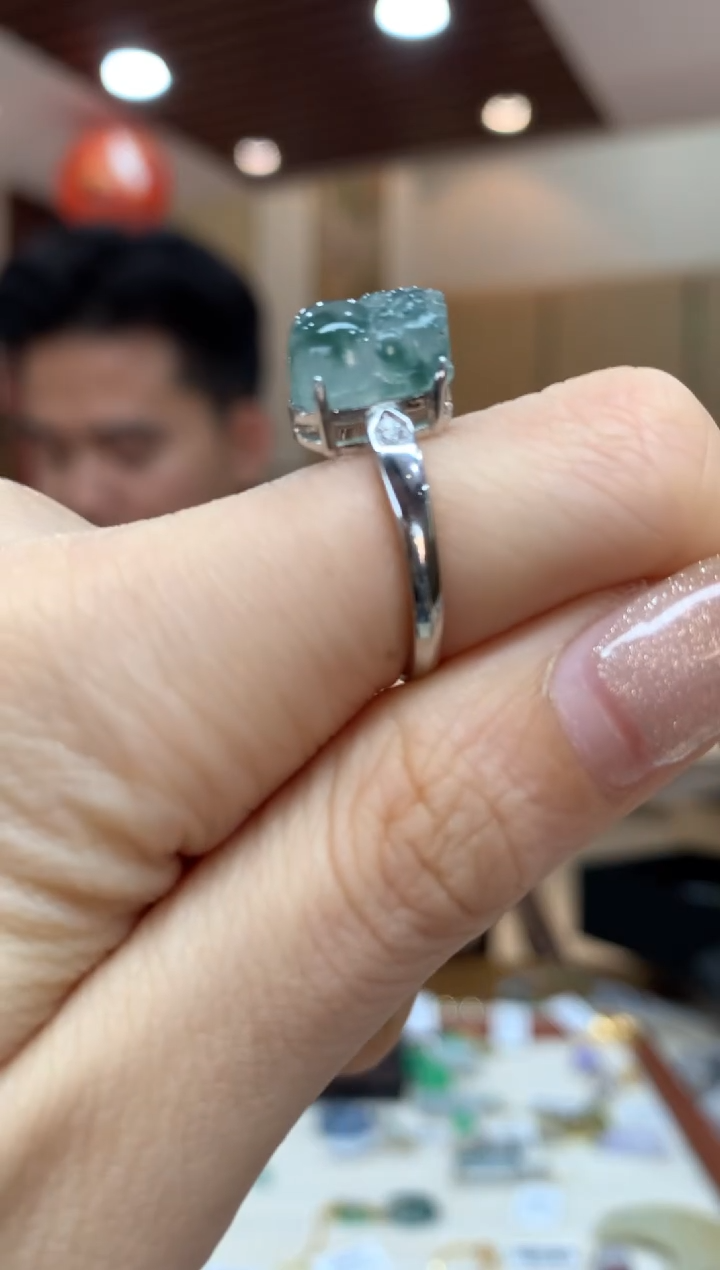 未镶嵌戒指翡翠戒指