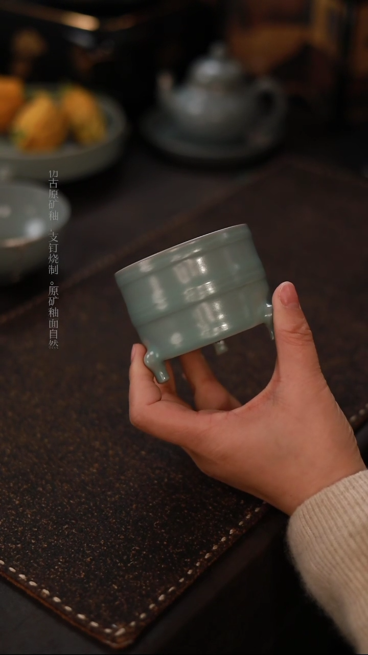 【闪购商品】杯0150一级品粉青仿古迷你弦纹尊