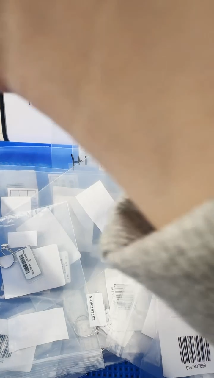 【闪购商品】钻石戒指/指环18K金镶嵌1788