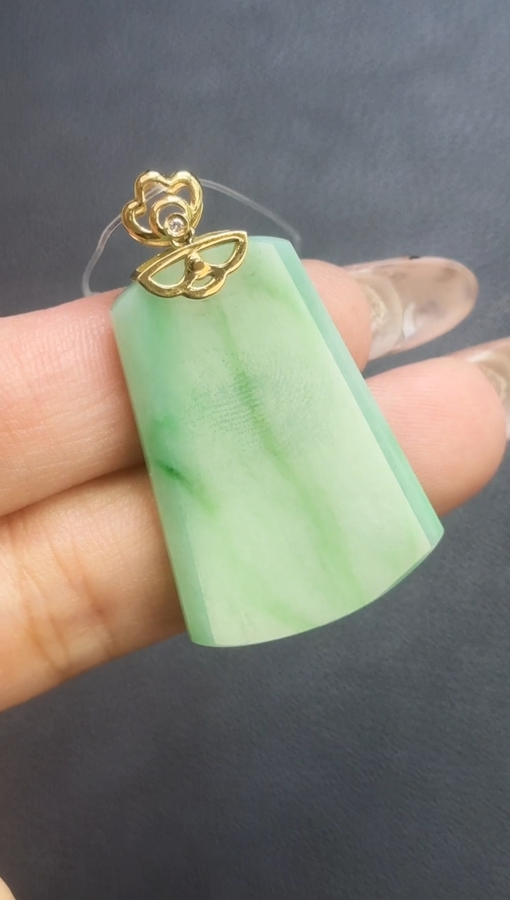 颈饰18K金镶嵌翡翠无事牌