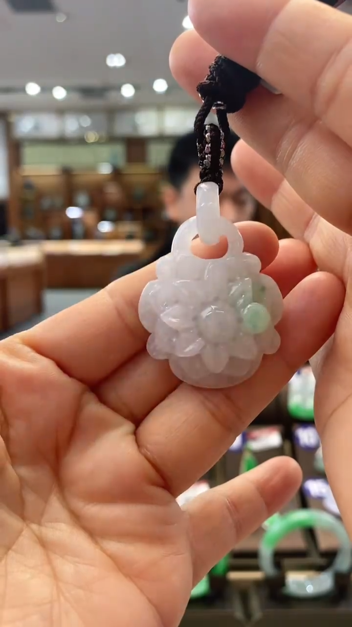 【闪购商品】翡翠颈饰未镶嵌花开富贵