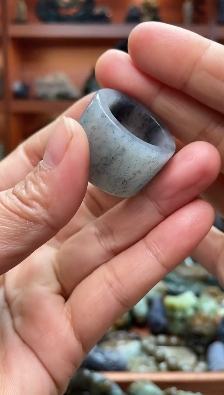 未镶嵌戒圈和田玉1
