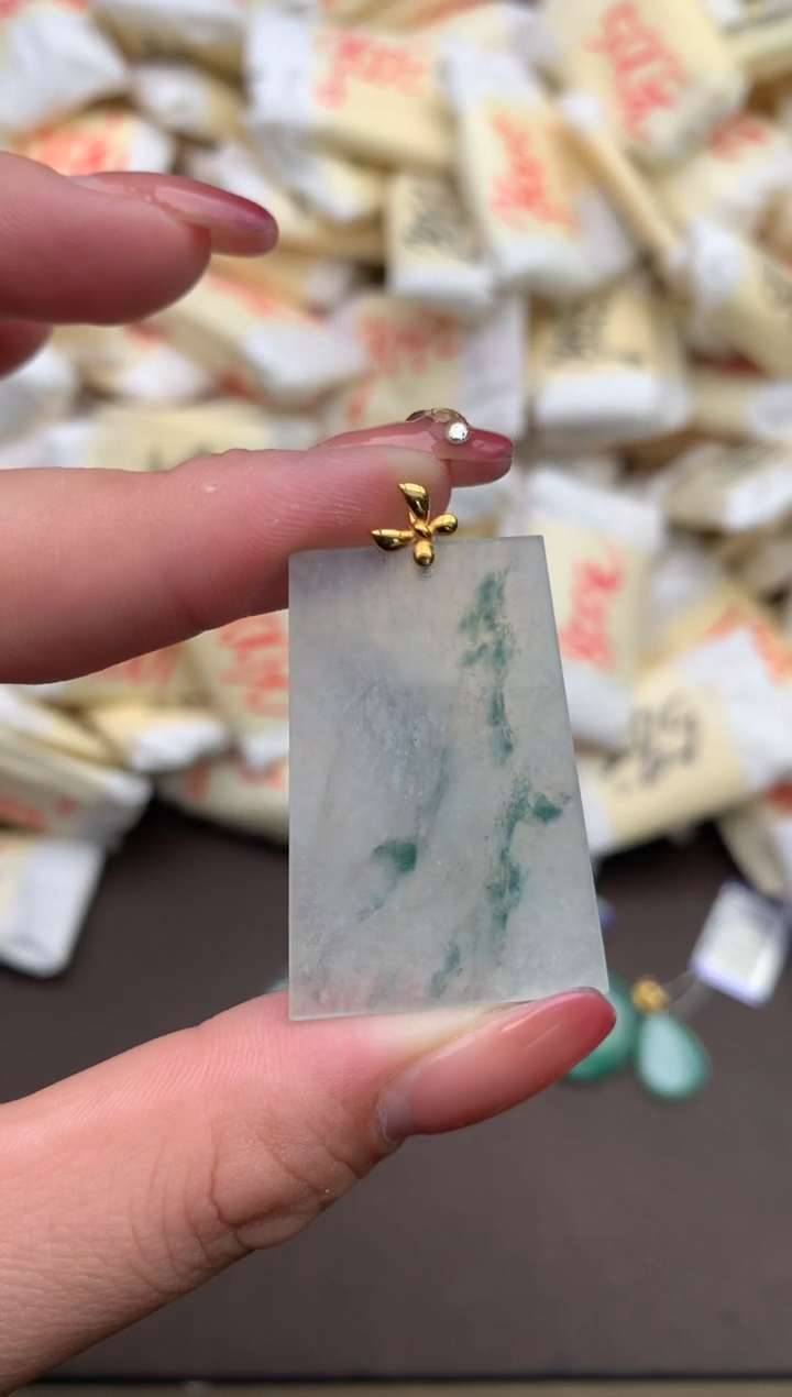 翡翠挂件18K金镶嵌—