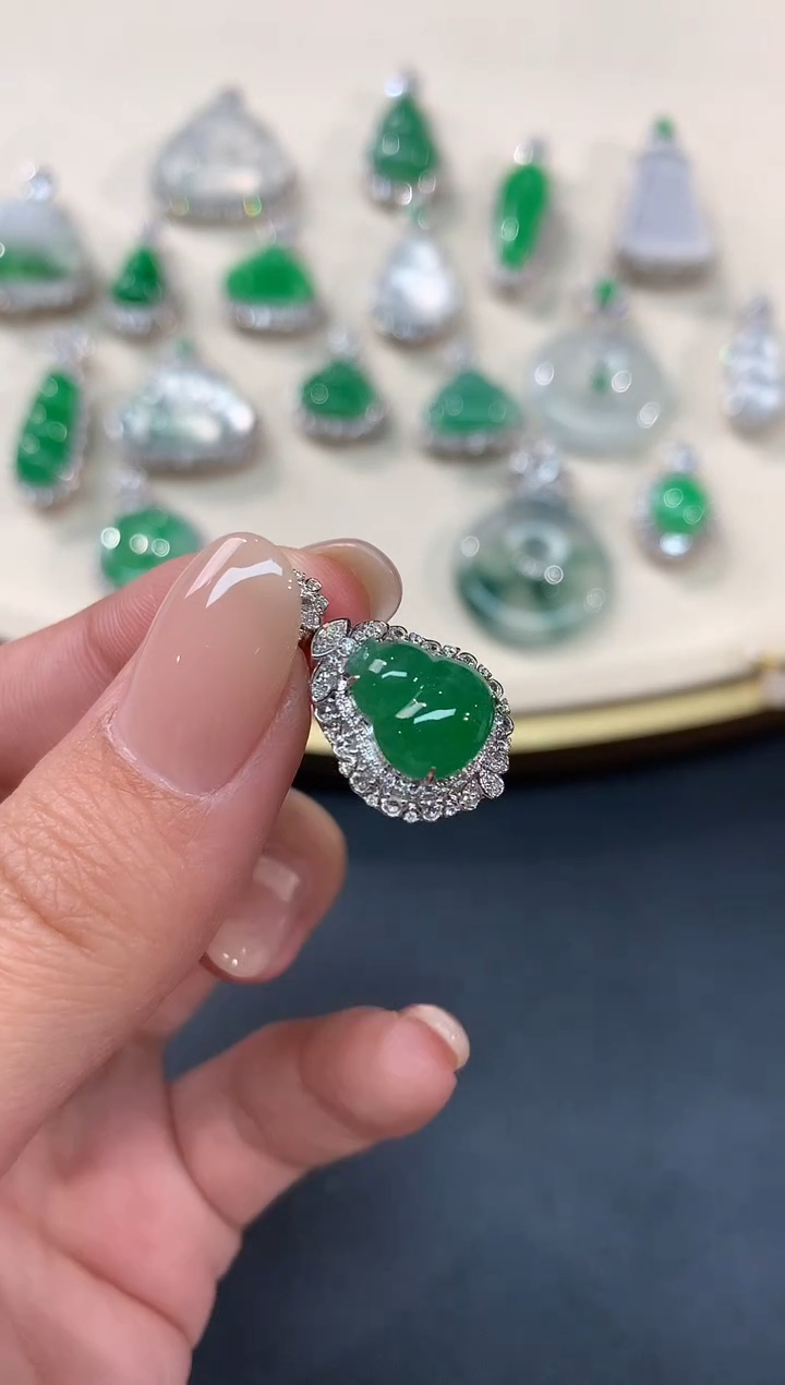 【闪购商品】翡翠吊坠(不含链)18K金镶嵌A542|9800