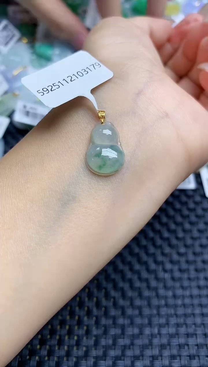颈饰18K金镶嵌翡翠天然缅甸A货翡翠百元以上9元证书费自理