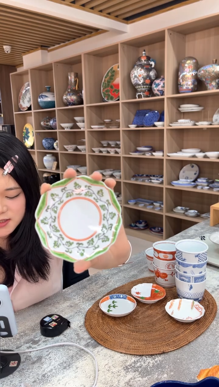 【闪购商品】瓷片F-18 色絵唐草富士山図 輪花皿