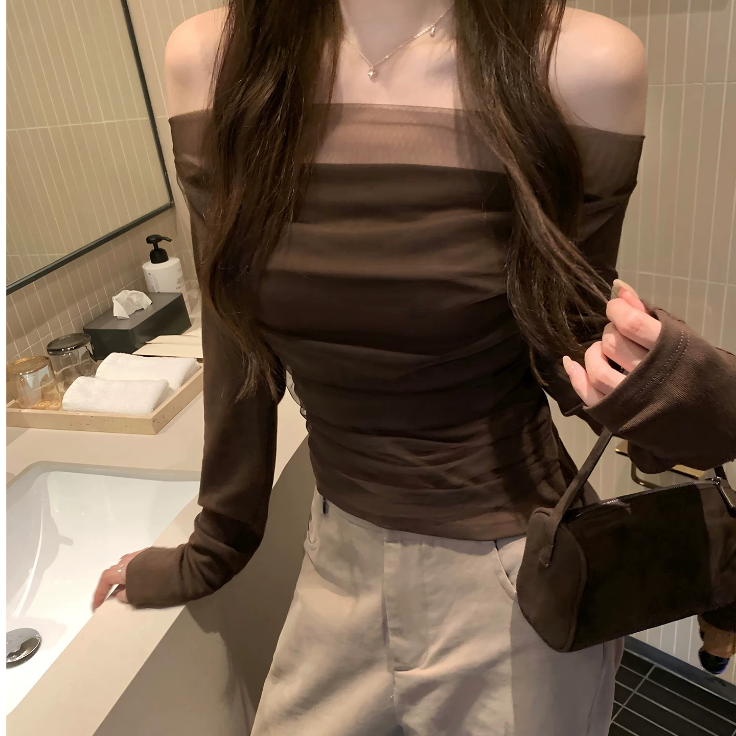 韩系氛围一字肩拼接网纱褶皱上衣女温柔修身显瘦百搭长袖t恤