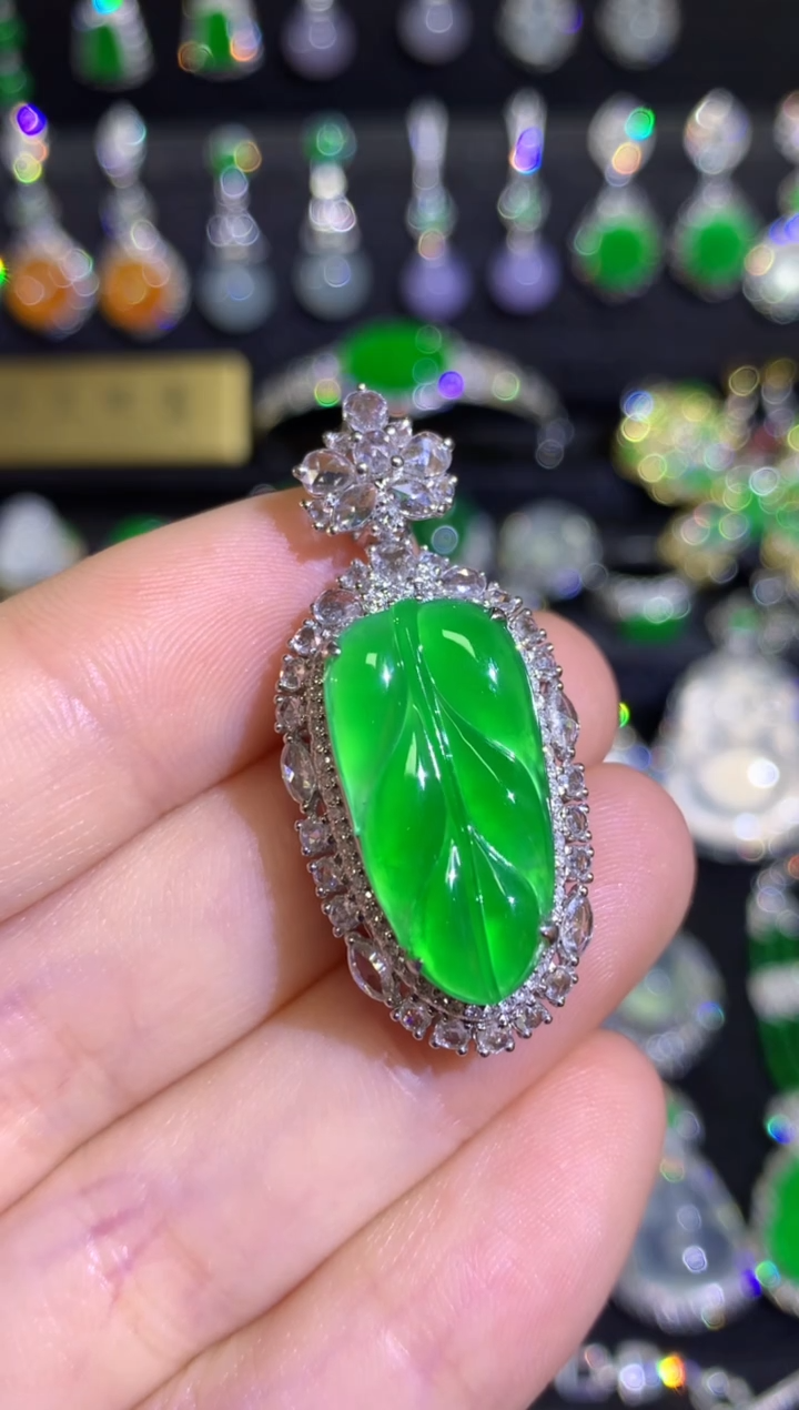 【闪购商品】翡翠颈饰18K金镶嵌高冰满绿金枝玉叶