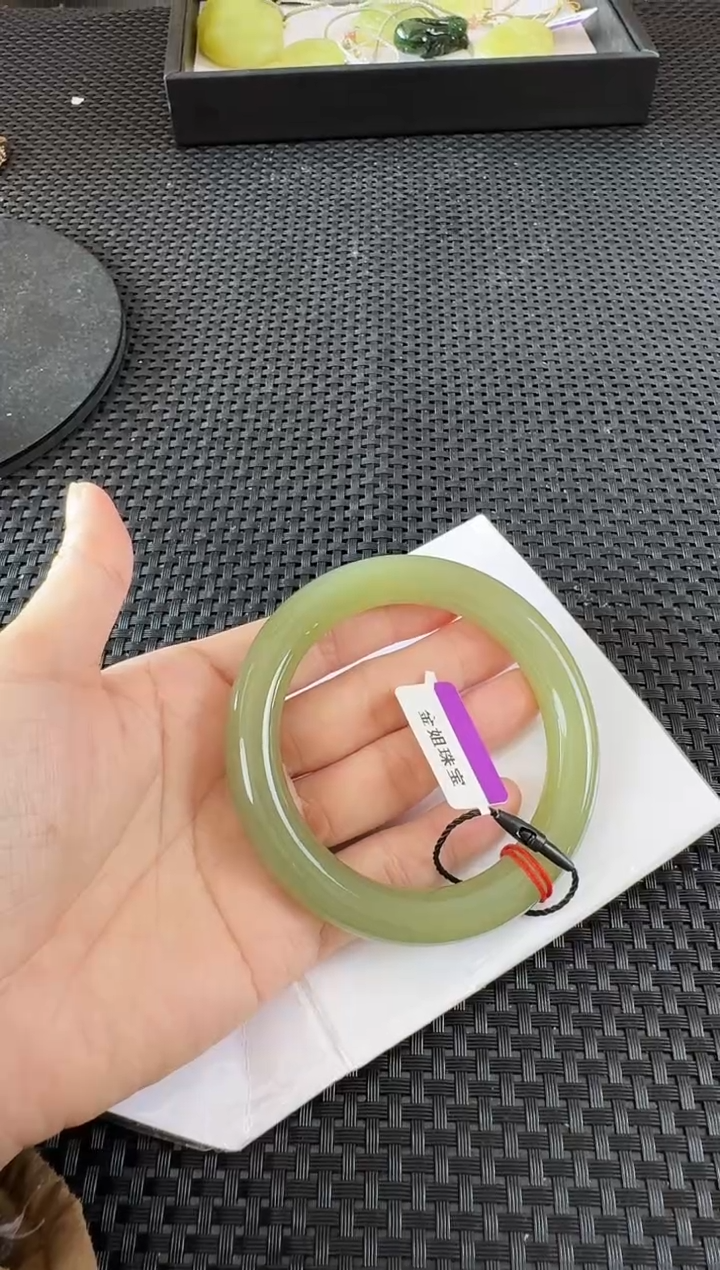 【闪购商品】和田玉手镯未镶嵌约57MM湖水绿