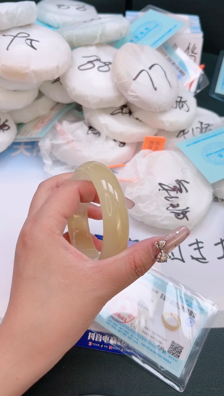 未镶嵌手镯石英质玉12T85-58