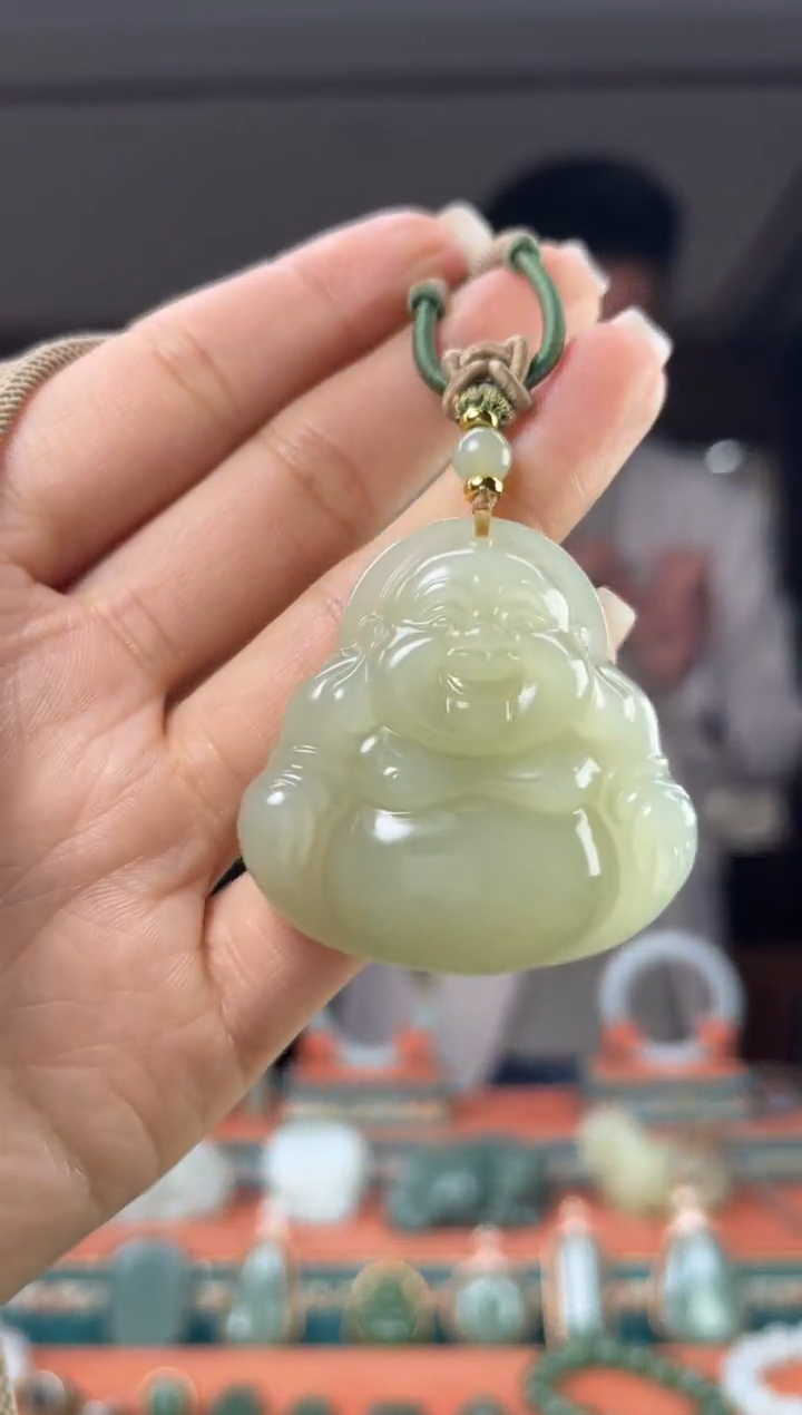 颈饰未镶嵌和田玉佩佩