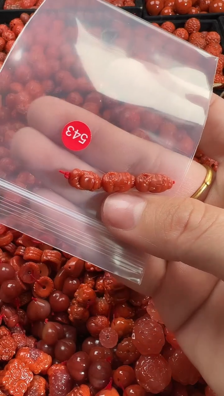 颈饰未镶嵌南红玛瑙1