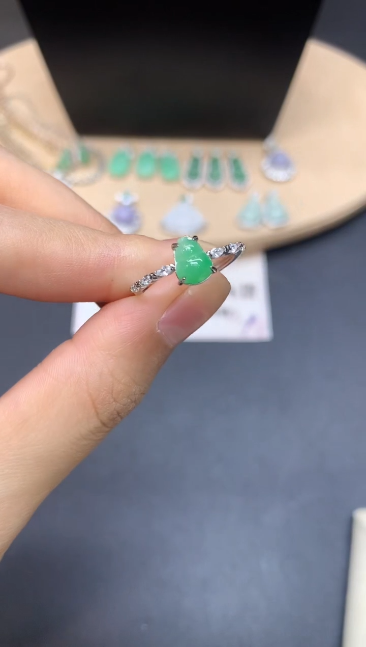 【闪购商品】翡翠戒指银S925镶嵌葫芦【无服务费】