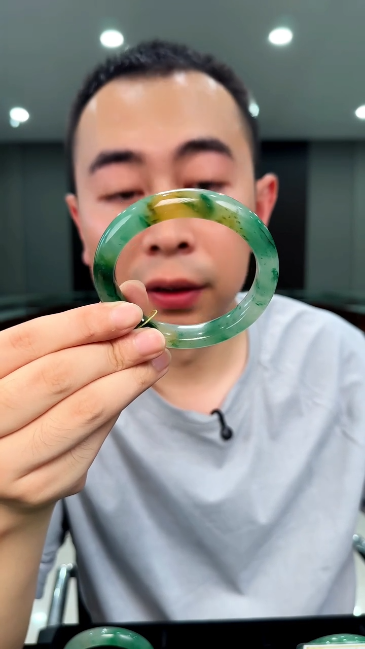 石英质玉手镯未镶嵌手镯60.6