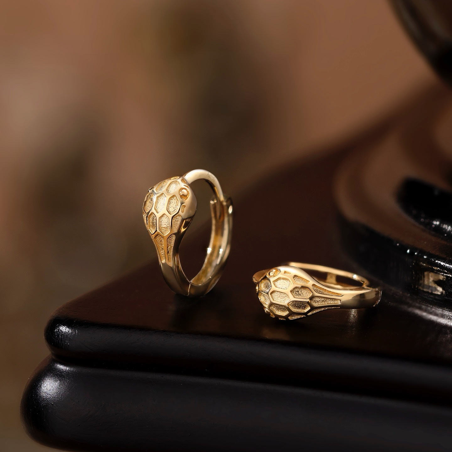 18K金灵蛇耳扣内径7.8MM浅金色迷你小巧时尚百搭复古简约个性小众