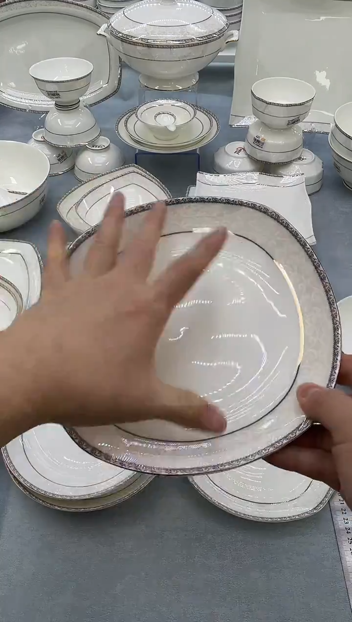 骨瓷玲珑8方2个  