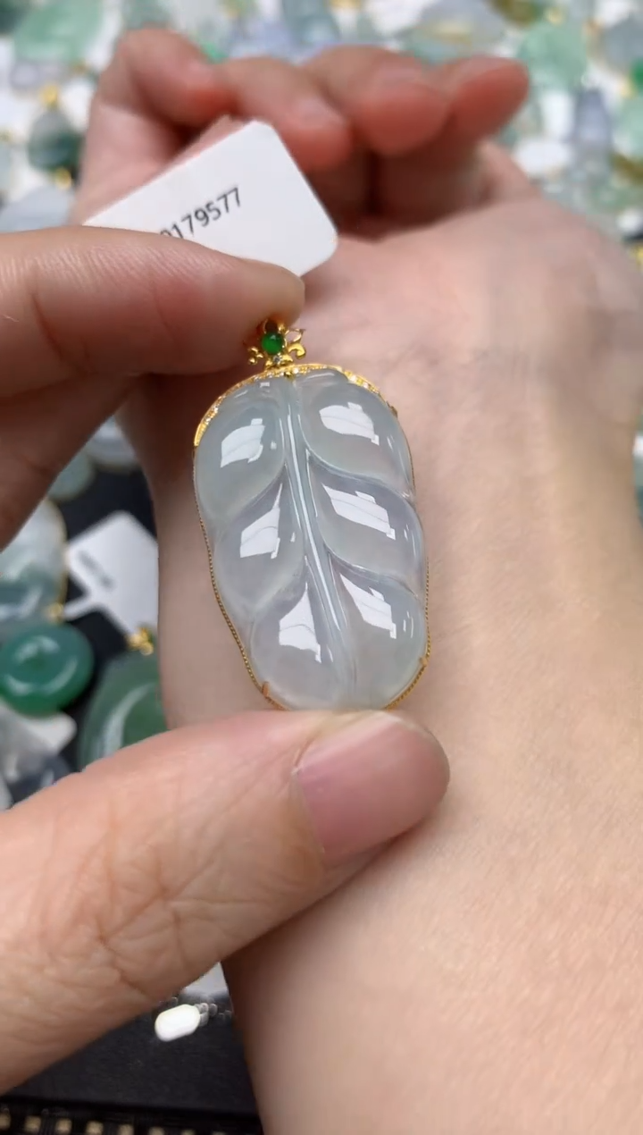 颈饰18K金镶嵌翡翠天然缅甸A货翡翠