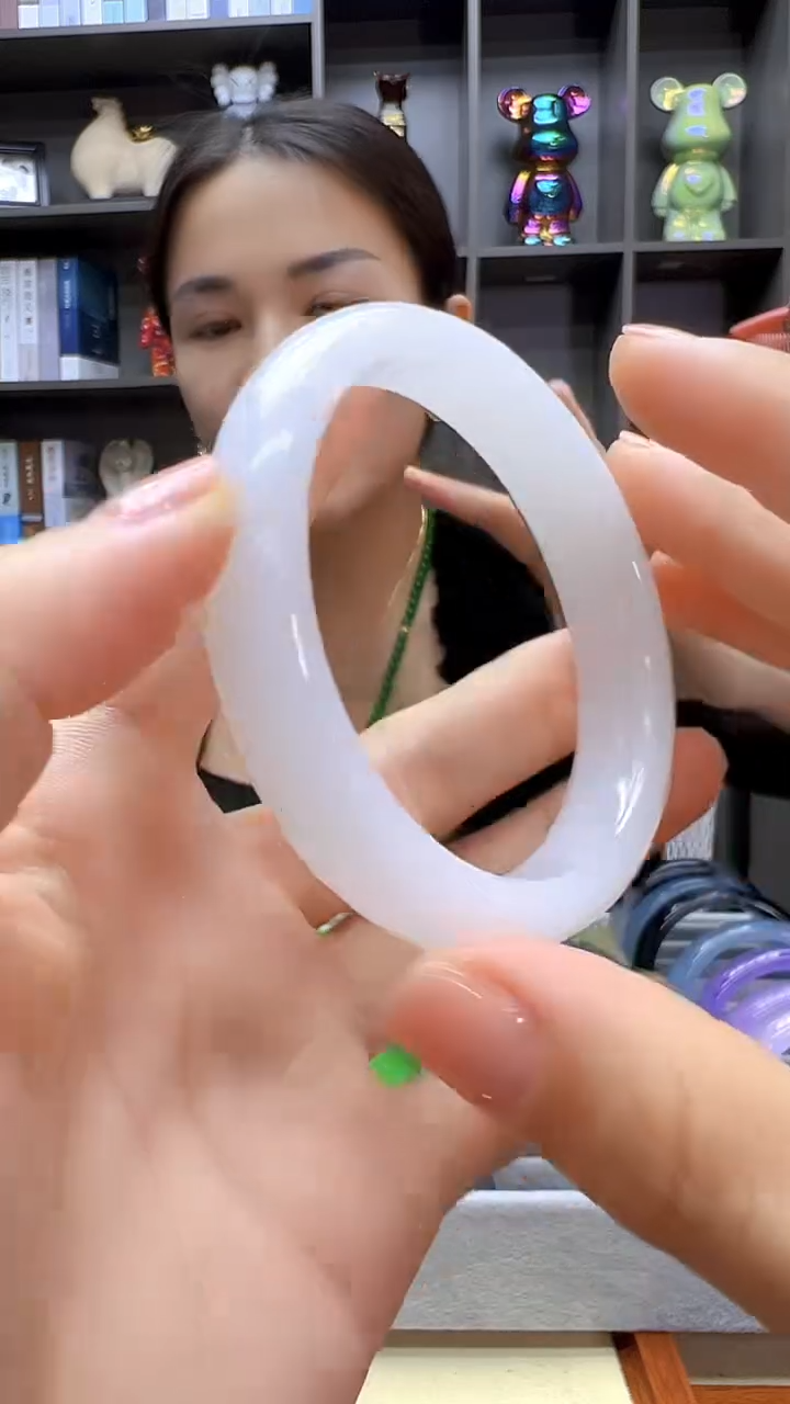 和田玉未镶嵌颈饰正圈手镯