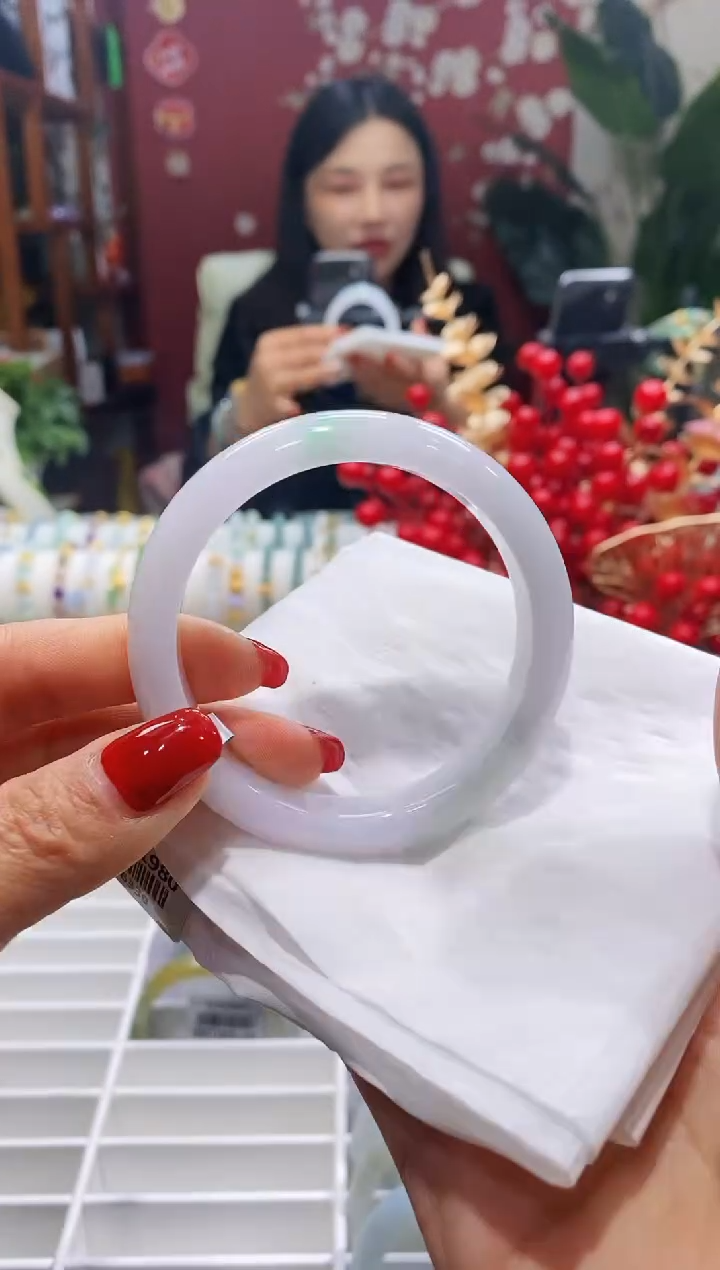 【闪购商品】翡翠手镯未镶嵌68金丝绿5556/12.3*7.8