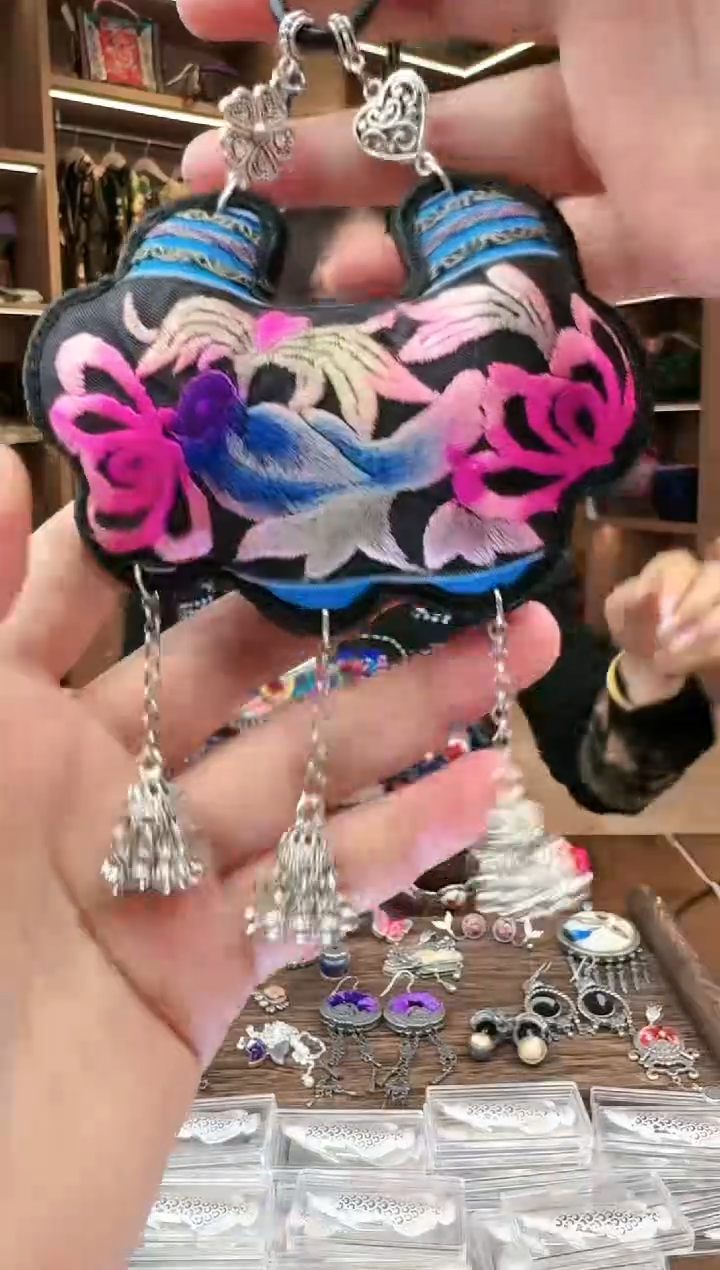 【闪购商品】织绣234黔东南苗族刺绣