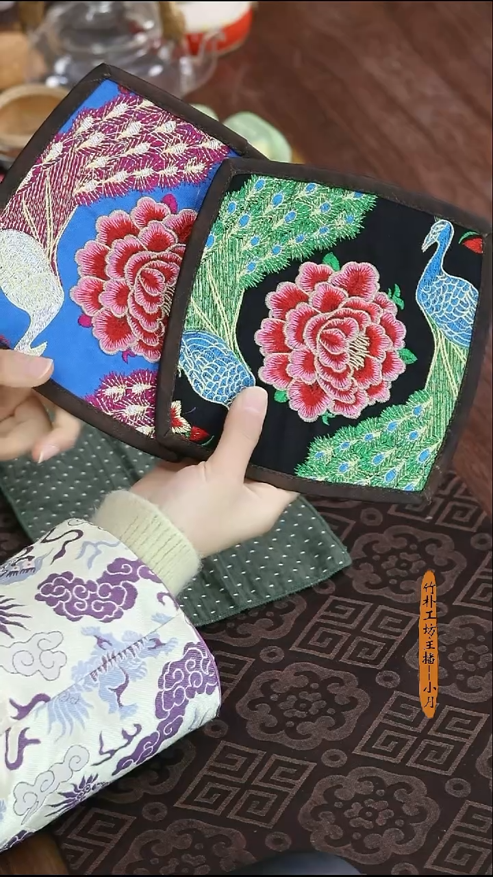 孔雀机绣茶垫17*17（随机发颜色）
