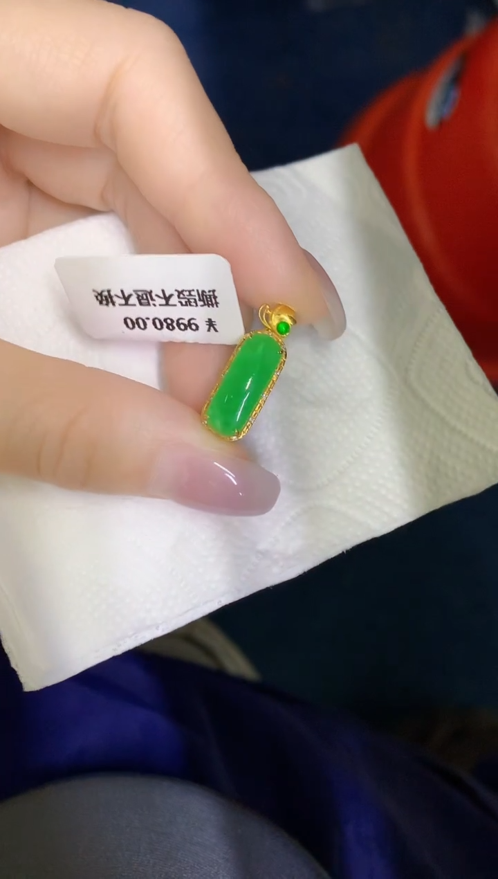 颈饰18K金镶嵌翡翠缅甸天然翡翠A货