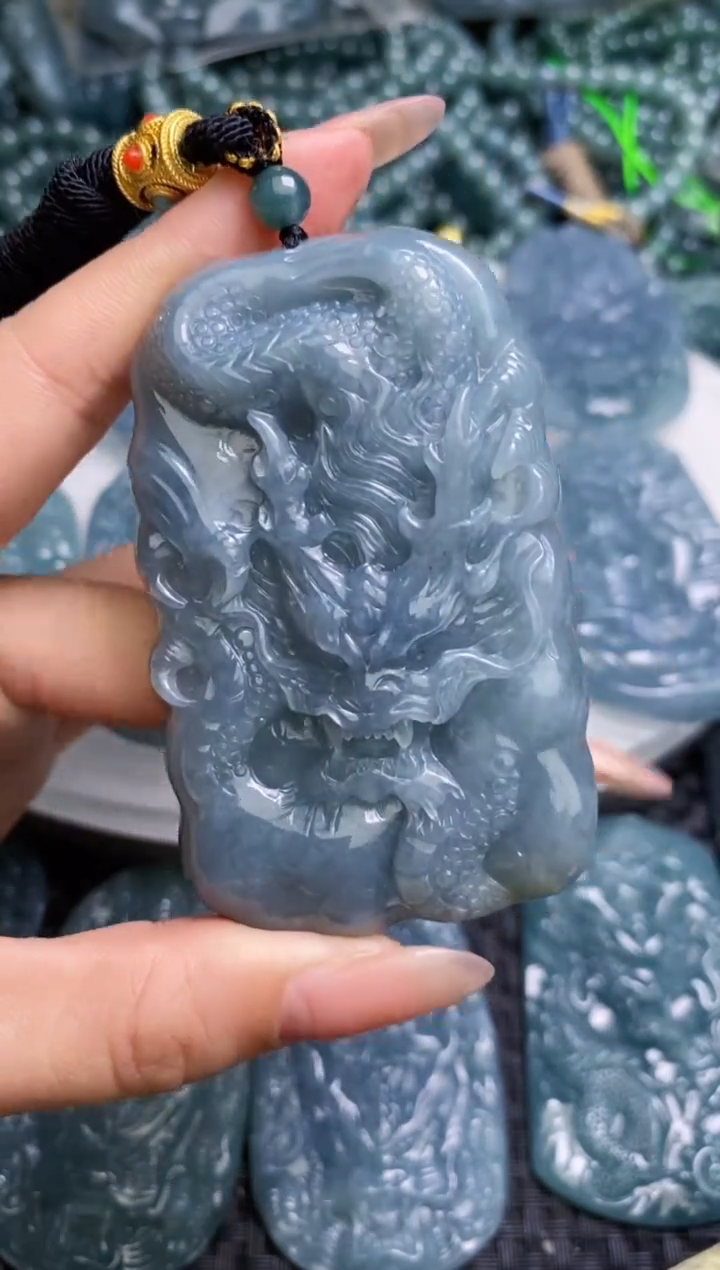 【闪购商品】翡翠颈饰未镶嵌          