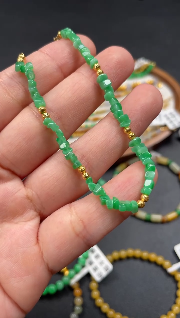 套链18K金镶嵌翡翠一条   P291