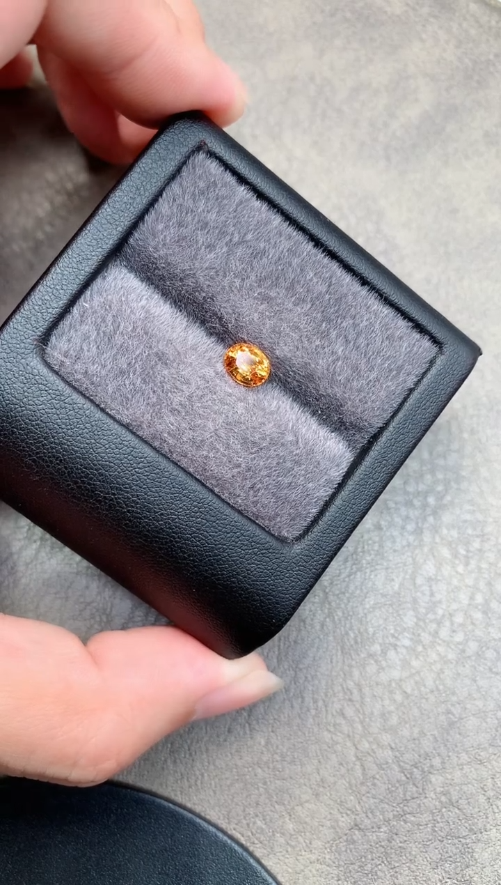 【闪购商品】石榴石（芬达石）裸石未镶嵌1.27ct 椭圆 YH