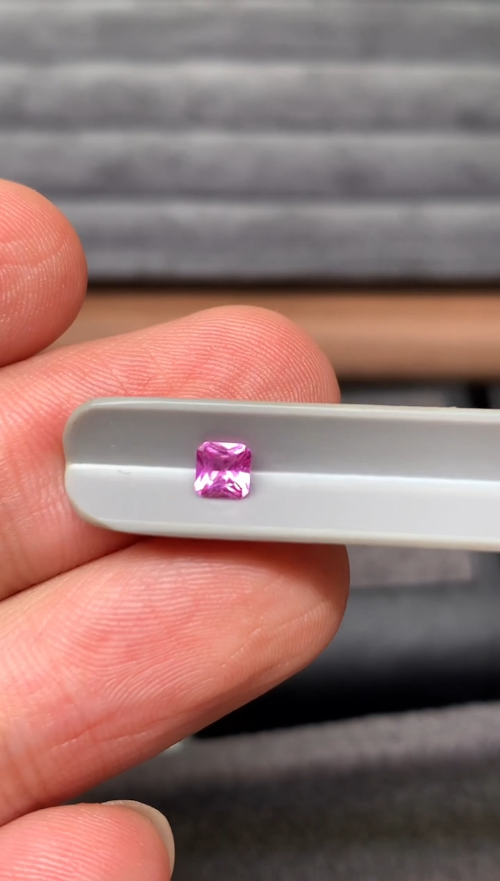 裸石蓝宝石25分粉蓝宝