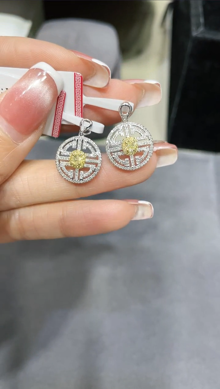 【闪购商品】钻石吊坠18K金镶嵌多样性发其一