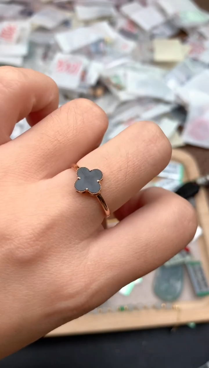 18K金镶嵌挂件翡翠一