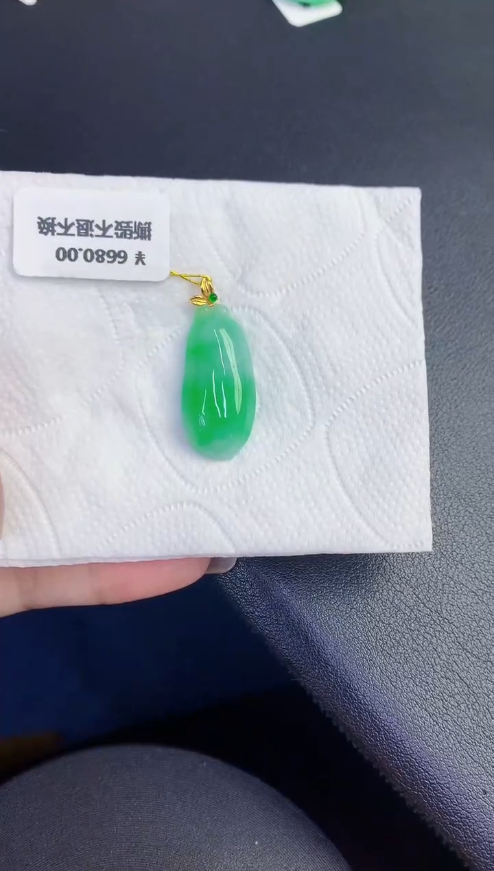 颈饰18K金镶嵌翡翠缅甸天然翡翠A货