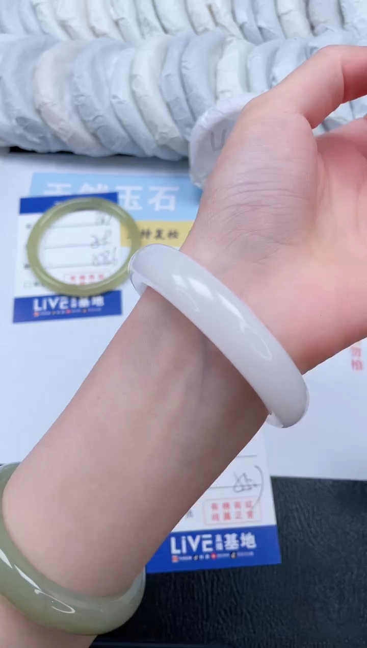 【闪购商品】石英质玉手镯未镶嵌T68-55.7