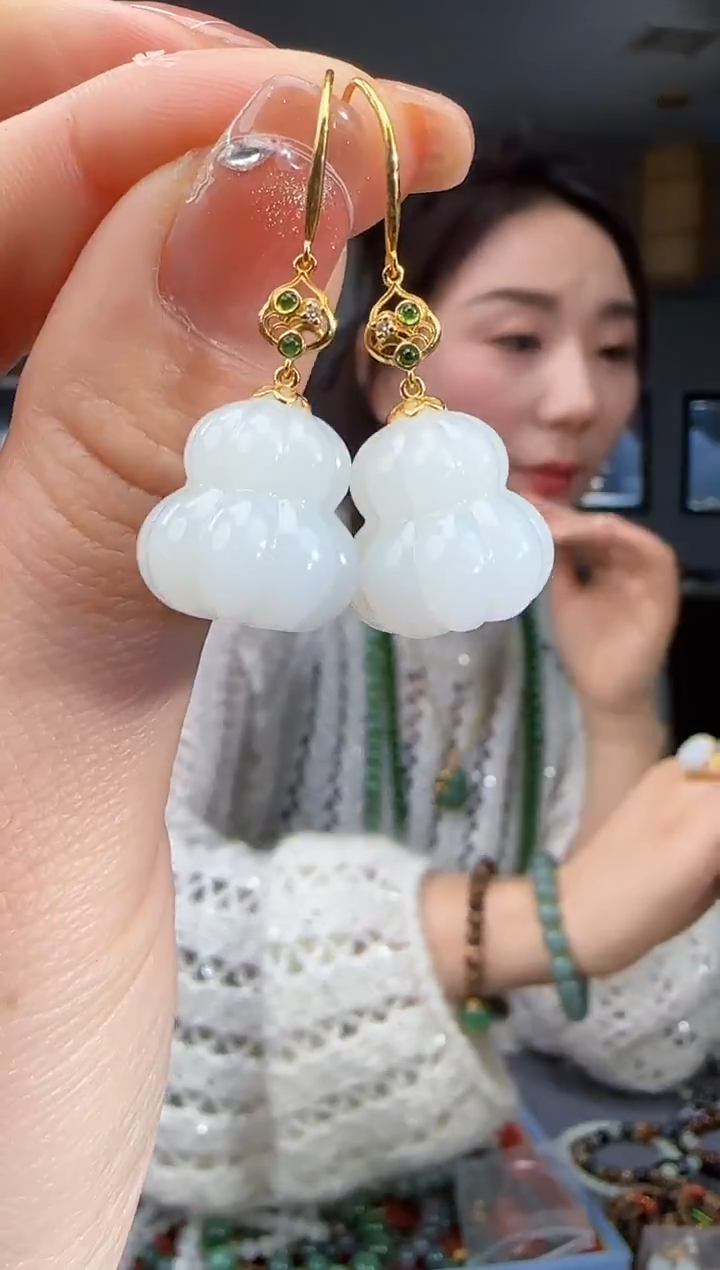 18K金镶嵌和田玉耳饰1