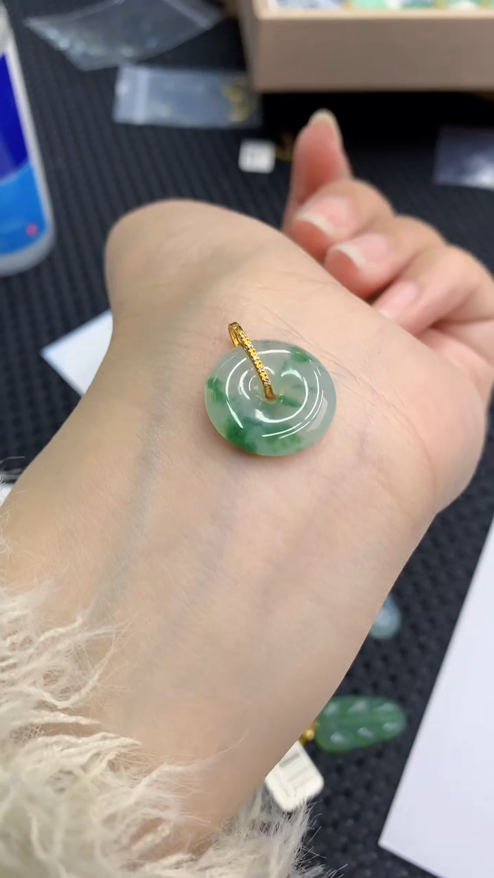 【闪购商品】翡翠颈饰18K金镶嵌            8