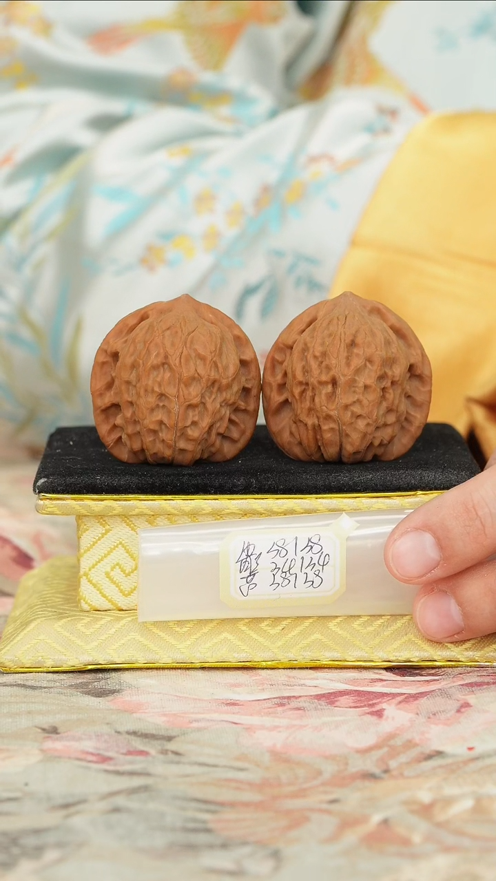 【闪购商品】文玩核桃把件非嫁接将军帽