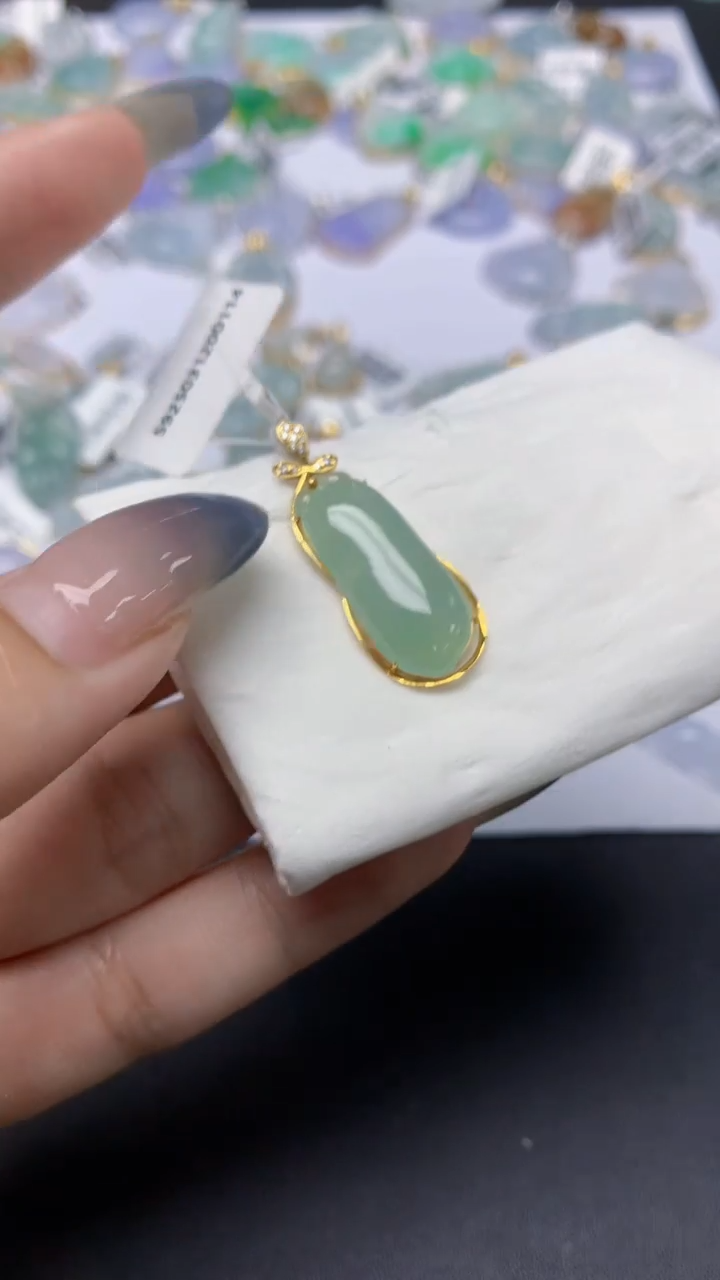 翡翠18K金镶嵌颈饰天然a货翡翠