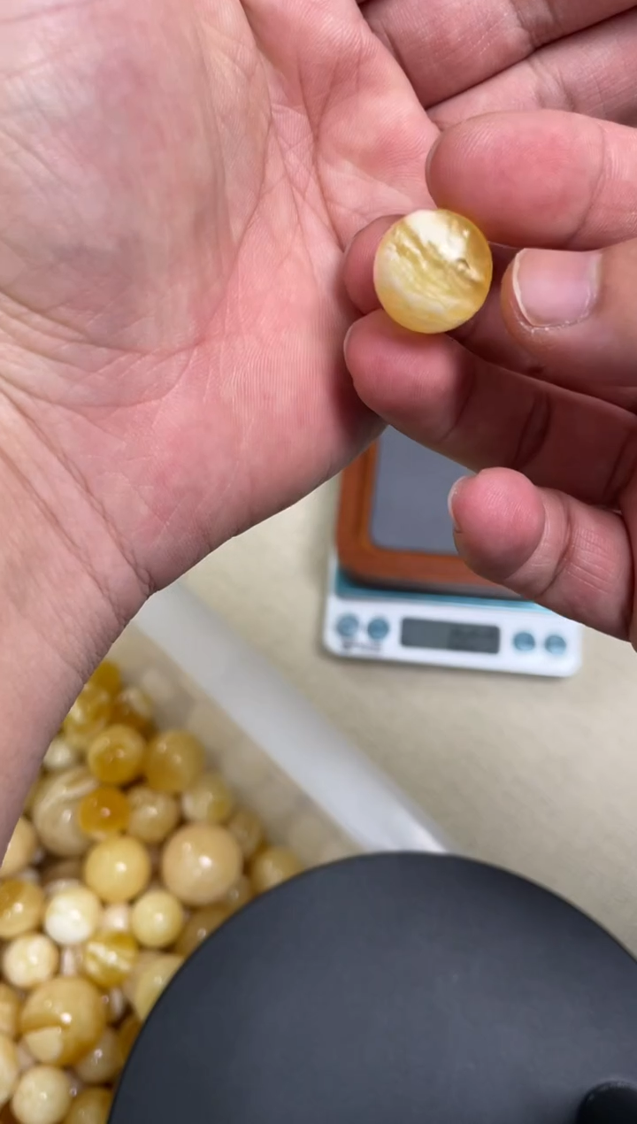 【闪购商品】琥珀颈饰未镶嵌原矿俄料蜜蜡圆珠