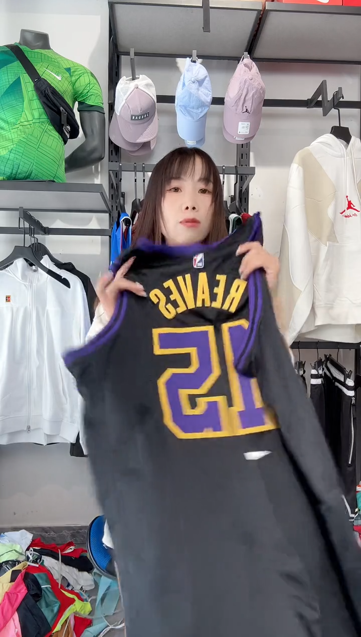 1586  编码 瑕疵款以直播间过款为准 尺码175