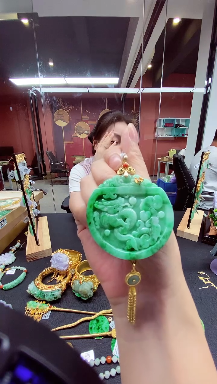 翡翠未镶嵌颈饰翡翠吊坠