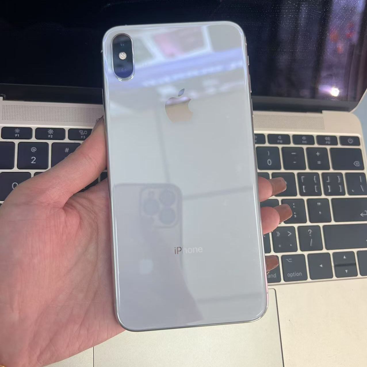 9新 Apple/苹果 二手iphone xsmax 90新银色64g全网通国行