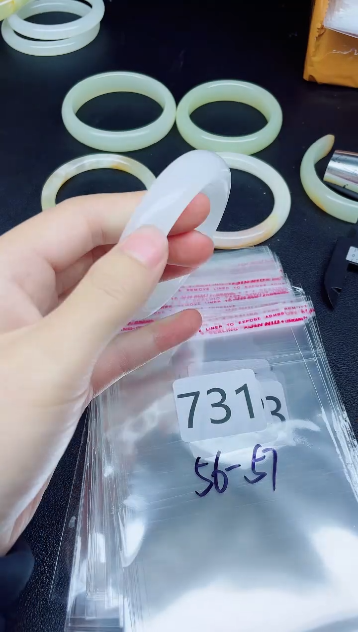 未镶嵌手镯石英质玉731