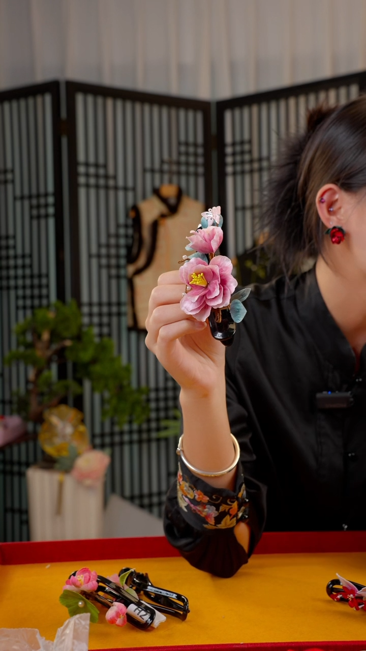 刺绣非遗绒花手工饰品