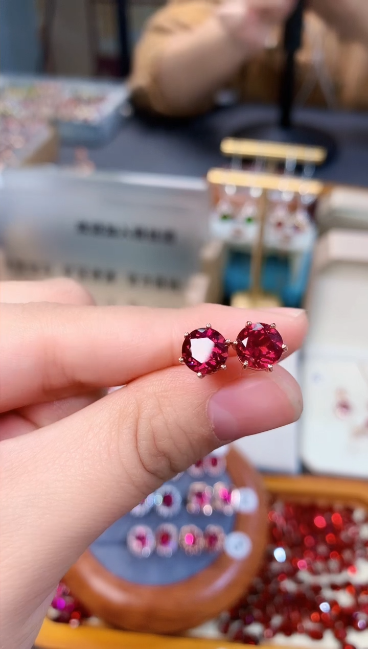 【闪购商品】石榴石耳钉银S925镶嵌天然镁铝