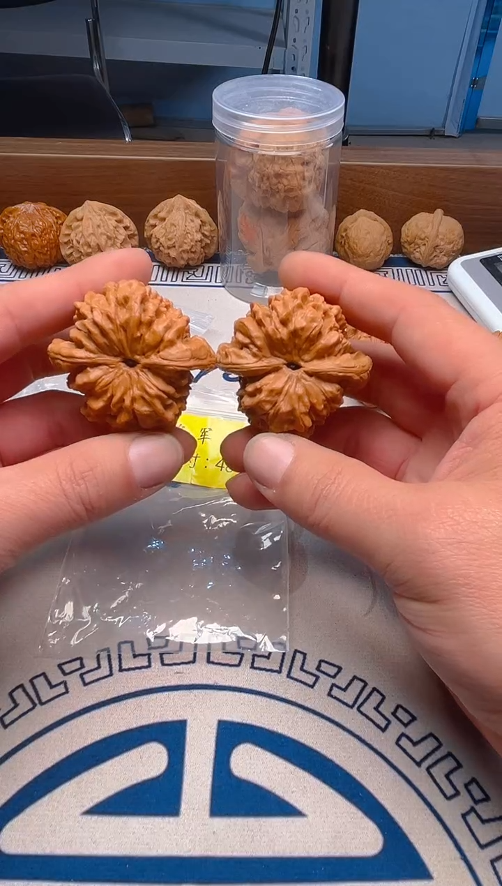 【闪购商品】文玩核桃把件48龙鼎