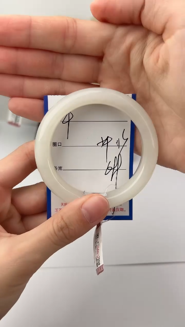 未镶嵌手镯和田玉4颜色微差无瑕疵