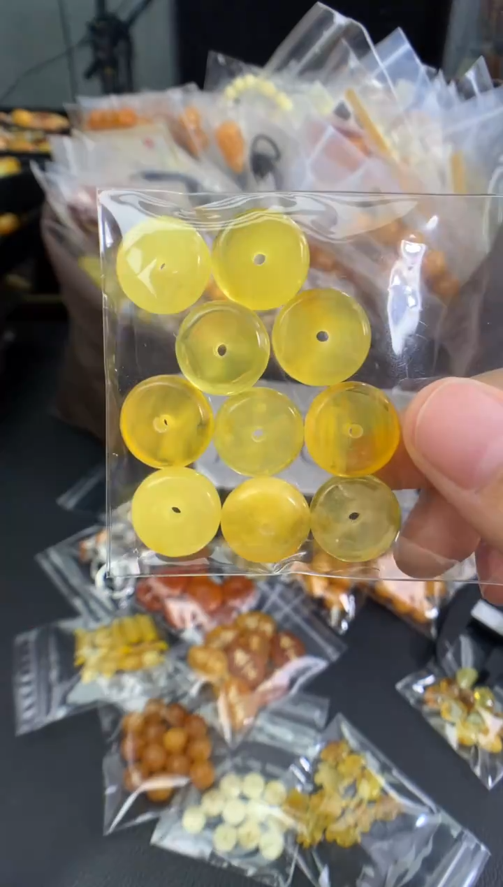 蜜蜡未镶嵌珠宝奇石多样性发一件
